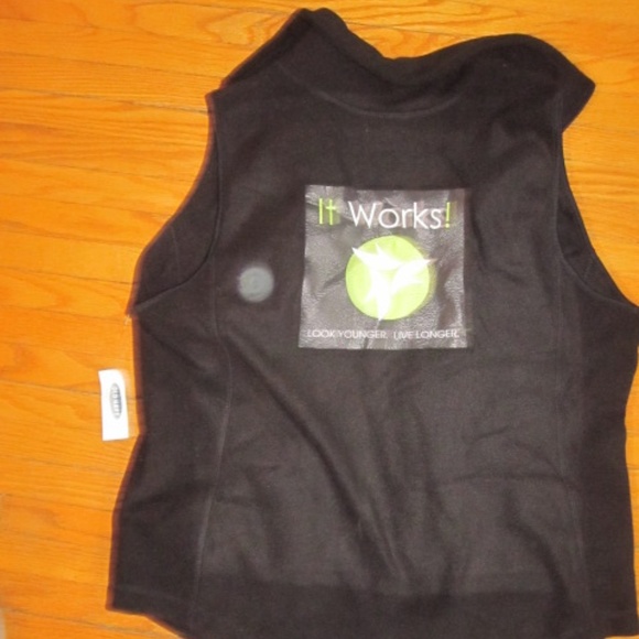 It Works zip up fleece vest, NEW size L - Picture 1 of 4